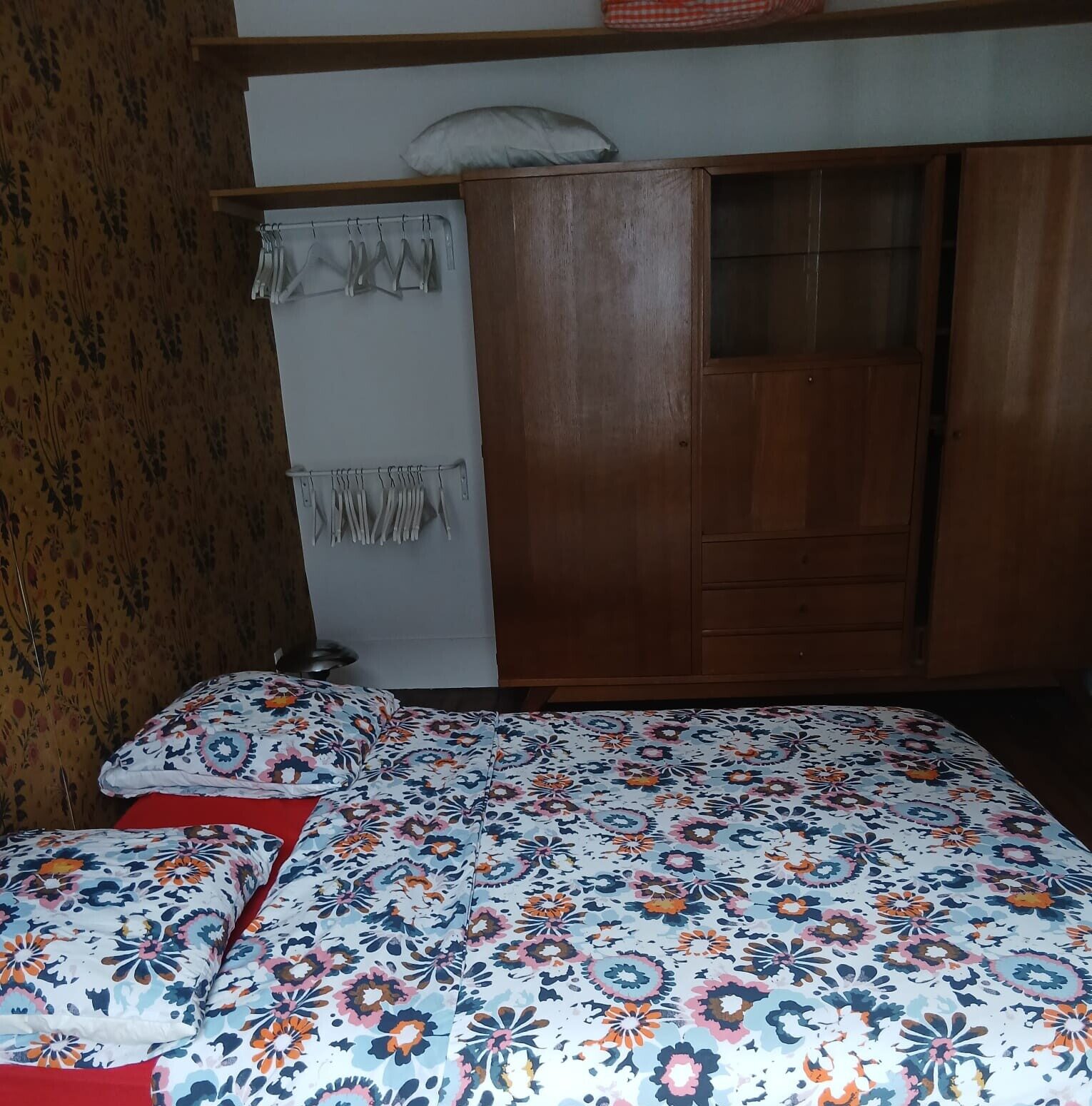 Chambre préparée pour une location courte durée